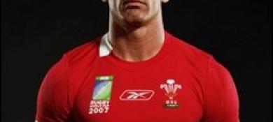 Gareth Thomas becomes the first openly gay British rugby player