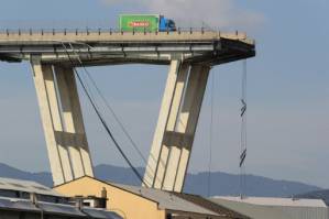 Anger grows in Italy as bridge toll hits 39.jpg Anger grows in Italy as bridge toll hits 39.jpg