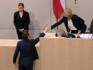 Austrian chancellor loses no-confidence showdown.jpg Austrian chancellor loses no-confidence showdown.jpg