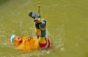 Indian Houdini drowns after 'magic' act goes wrong.jpg Indian Houdini drowns after 'magic' act goes wrong.jpg