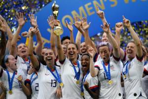Victorious US women's team back on home soil.jpg Victorious US women's team back on home soil.jpg