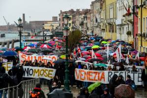 Venetians protest over flooding, cruise ships.jpg Venetians protest over flooding, cruise ships.jpg