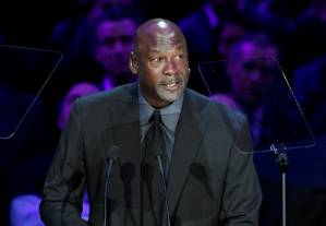 Tearful Michael Jordan commemorates.jpg Tearful Michael Jordan commemorates.jpg
