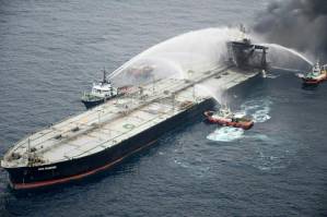 Kilometre-long slick left by burning oil tanker off Sri Lanka.jpg Kilometre-long slick left by burning oil tanker off Sri Lanka.jpg