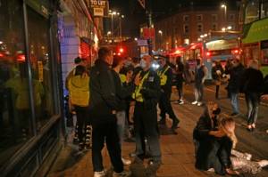 Reluctant last orders as England enters new lockdown.jpg Reluctant last orders as England enters new lockdown.jpg