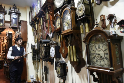 Pakistan's lonely clock collector.jpg Pakistan's lonely clock collector.jpg