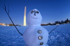 Snow storm batters US east, piling onto holiday chaos.jpg Snow storm batters US east, piling onto holiday chaos.jpg