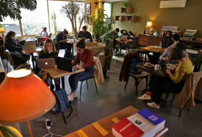 Lebanon power cuts turn cafes into co-working spaces.jpg Lebanon power cuts turn cafes into co-working spaces.jpg