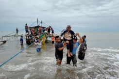 Death toll from Philippines landslides, floods rises to 80