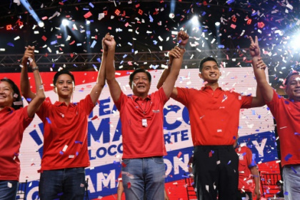 Philippine dynasties tighten grip on power.jpg Philippine dynasties tighten grip on power.jpg