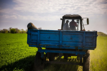 Ukraine's farmers risk death in bomb-strewn fields.jpg Ukraine's farmers risk death in bomb-strewn fields.jpg