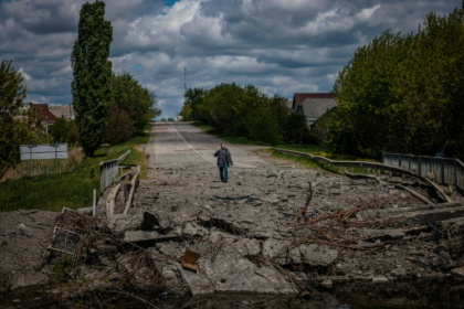 Ukrainian soldiers evacuated from Mariupol steelworks.jpg Ukrainian soldiers evacuated from Mariupol steelworks.jpg