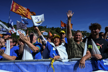 32JM2MC-highres.jpg 32JM2MC-highres.jpg