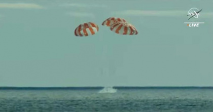 NASA capsule Orion splashes down after record-setting lunar voyage.jpg NASA capsule Orion splashes down after record-setting lunar voyage.jpg