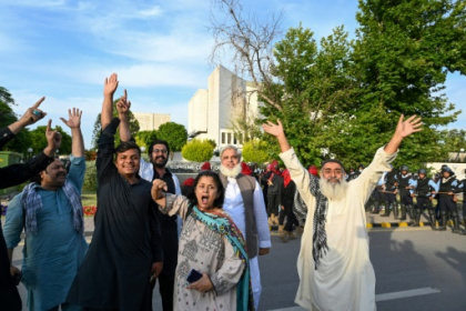 Pakistan ex-PM Khan to appear in court after 'unlawful' arrest.jpg Pakistan ex-PM Khan to appear in court after 'unlawful' arrest.jpg