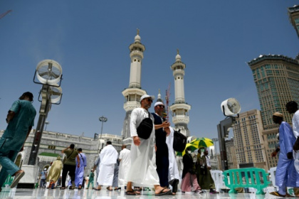 Massive crowds circle Kaaba as hajj begins in Saudi heat.jpg Massive crowds circle Kaaba as hajj begins in Saudi heat.jpg