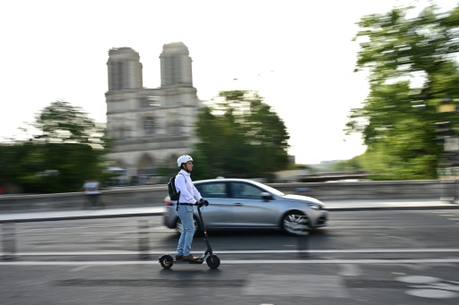 Paris bids adieu to love-or-hate electric scooters