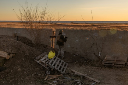 The Dnipro river, a 'rampart' winding through Ukraine war.jpg