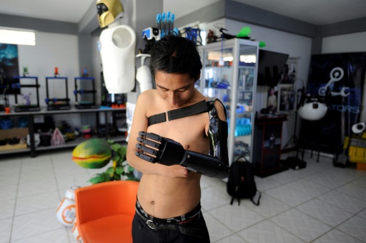 Bolivian toymaker restores limbs, dignity with 3D-printing