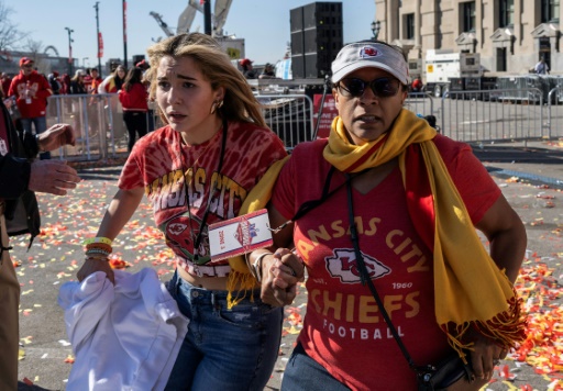 One dead, children among 21 injured in Super Bowl parade shooting