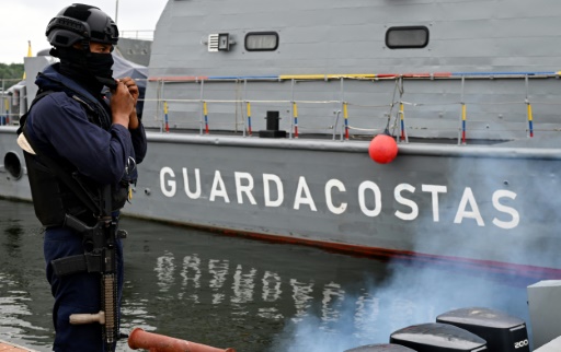 Fighting 'spidermen' narcos in violence-torn Ecuador's biggest port