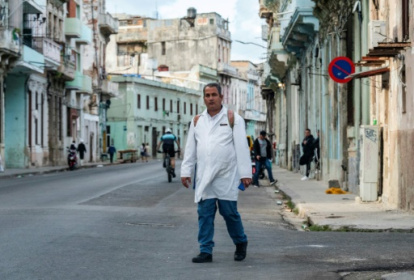 Cuba boosts doctors' wages in bid to halt mass exodus.jpg