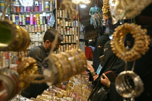 Pakistan's delicate Eid bangles go from furnace to forearms