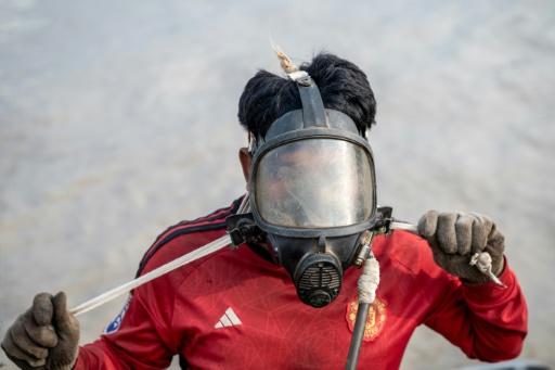 The Myanmar 'water brothers' salvaging shipwrecks on the tide