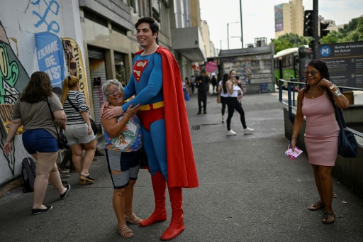 Clark Kent lookalike turns accidental superhero in Brazil