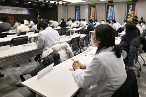 S. Korean trainee doctors stop work to protest medical reforms