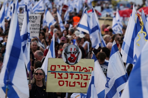 Demonstrators vow to 'save Israel' from Netanyahu in new protests