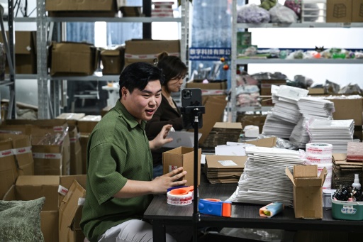 Young Chinese seek alternative jobs in shifting economy