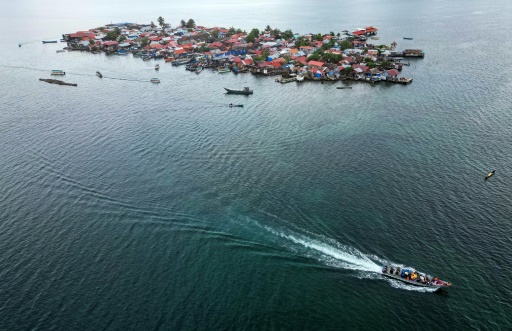 'Life goes on' - Panama islanders relocated as sea level rises