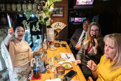 Tourists get taste of old Japan at hidden 'snack bars'.jpg