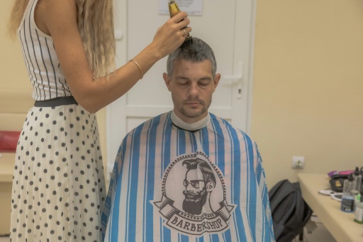 The haircuts that help traumatised Ukrainian soldiers heal