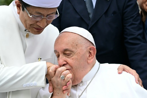 Pope, Indonesia imam in joint appeal against religion stoking conflict