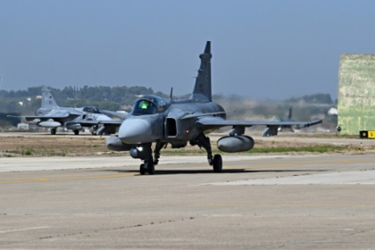 Thai air force favours Swedish Gripen fighter jets over F-16s.jpg