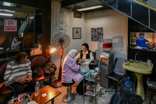 Manicurist to the stars keeps Cairo's golden age alive