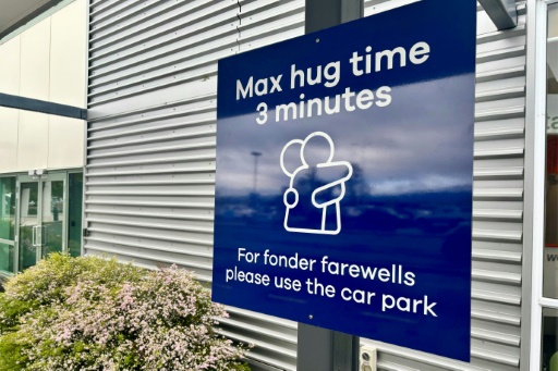 New Zealand airport sets three-minute limit on hugs