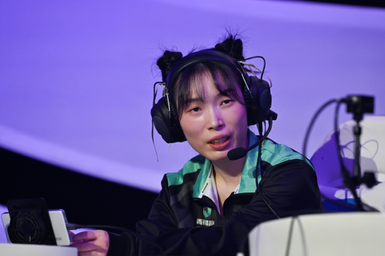 China's women e-sports players defy sexism for love of the game