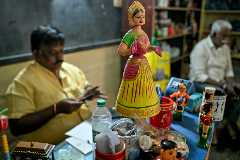 Indian artisans keep traditional toymaking alive