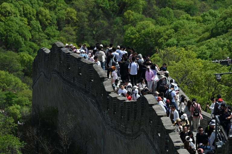 China deports Japanese tourists over Great Wall buttocks pic: reports