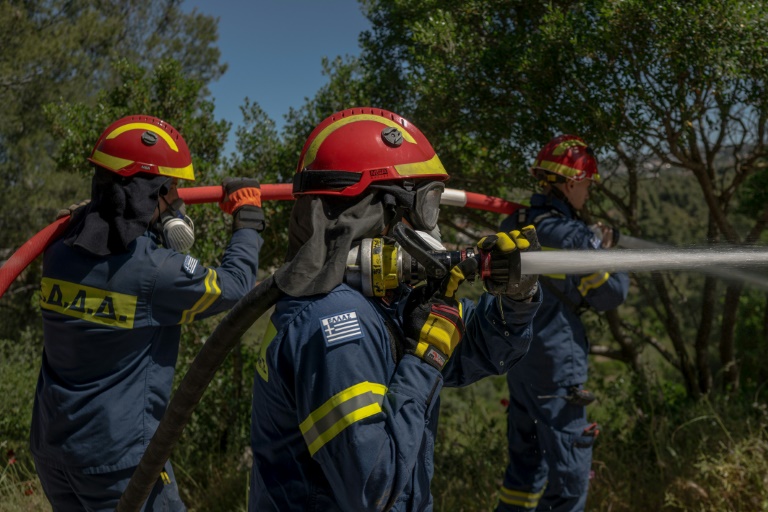 Blaze-hit Athens suburb trains to tackle new fire season