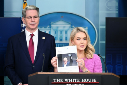 White House Press Secretary Karoline Leavitt slammed Amazon's reported to plan to display the effect of US tariffs on prices for consumers in that country - Mandel NGAN