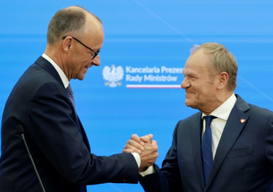 Gereman Chancellor Friedrich Merz and Polish Prime Minister Donald Tusk shake hands at a Warsaw press conference - Wojtek RADWANSKI (AFP) Gereman Chancellor Friedrich Merz and Polish Prime Minister Donald Tusk shake hands at a Warsaw press conference - Wojtek RADWANSKI (AFP)