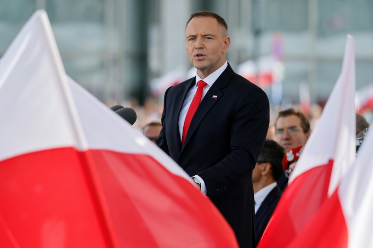 Polish president blocks law extending Ukrainian refugees' rights