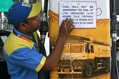 New Delhi banned the sale of fuel for cars older than 15 years and diesel vehicles older than 10 years, in a bif to curb pollution - Arun SANKAR (AFP) New Delhi banned the sale of fuel for cars older than 15 years and diesel vehicles older than 10 years, in a bif to curb pollution - Arun SANKAR (AFP)