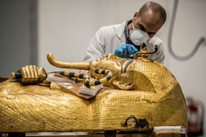 An archaeologist performs restorations on the sarcophagus of Pharaoh Tutankhamun in the restoration lab of the Grand Egyptian Museum in 2020 - Khaled DESOUKI (AFP) An archaeologist performs restorations on the sarcophagus of Pharaoh Tutankhamun in the restoration lab of the Grand Egyptian Museum in 2020 - Khaled DESOUKI (AFP)