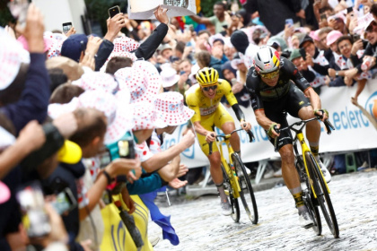 Wout van Aert and Tadej Pogacar locked in a final-stage battle on the cobbles of Montmartre - Etienne GARNIER (AFP) Wout van Aert and Tadej Pogacar locked in a final-stage battle on the cobbles of Montmartre - Etienne GARNIER (AFP)