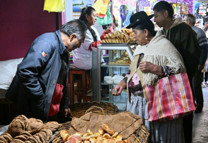 Voters in Boliva are expected to punish the left, in power for two decades, for acute shortages of fuel, dollars and some staple foods, such as subsidized bread, in Sunday's presidential and parliamentary elections - AIZAR RALDES (AFP) Voters in Boliva are expected to punish the left, in power for two decades, for acute shortages of fuel, dollars and some staple foods, such as subsidized bread, in Sunday's presidential and parliamentary elections - AIZAR RALDES (AFP)